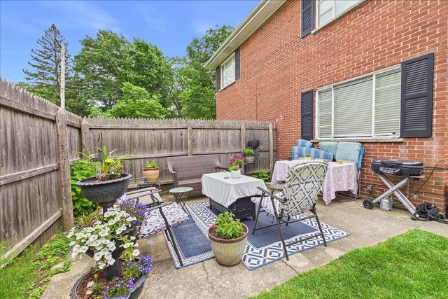 40 S Maywood Road 40, Lake Forest, IL 60045