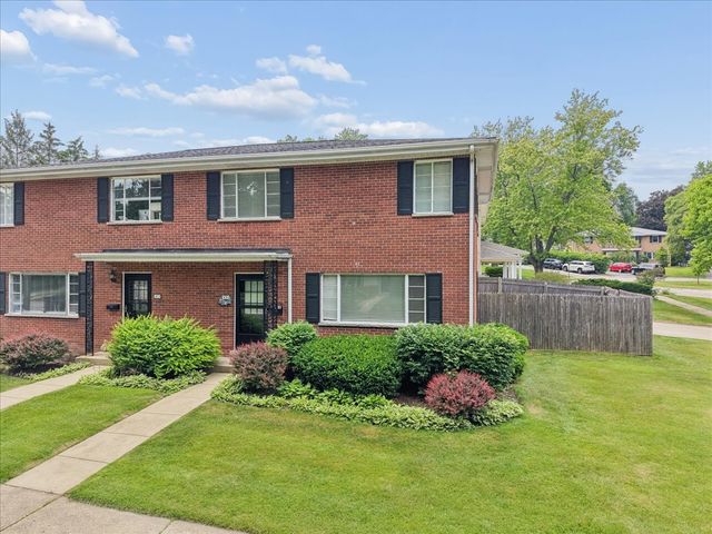 40 S Maywood Road 40, Lake Forest, IL 60045