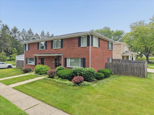 40 S Maywood Road 40, Lake Forest, IL 60045