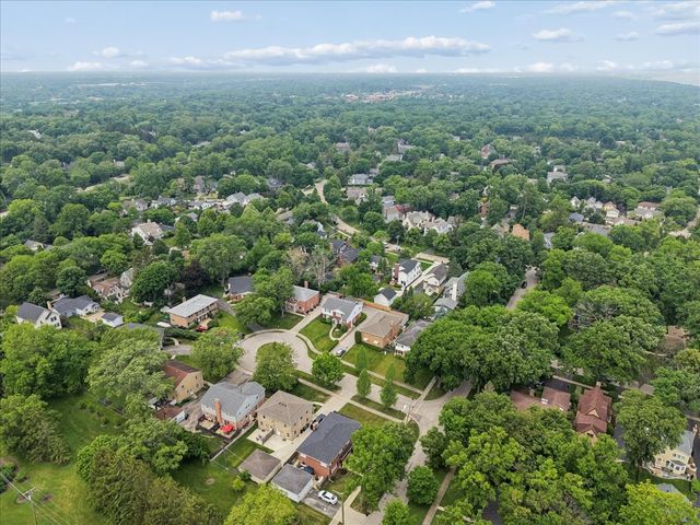 40 S Maywood Road 40, Lake Forest, IL 60045