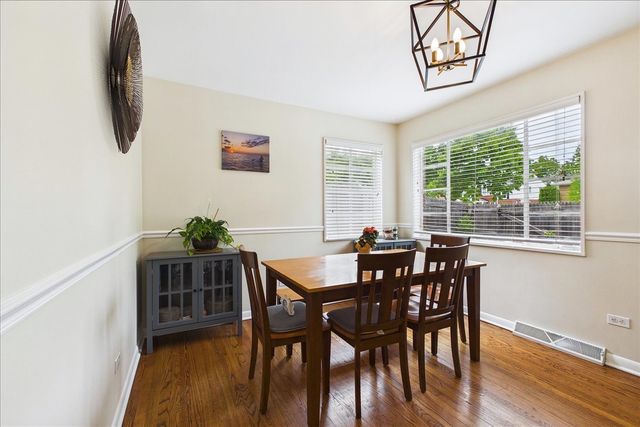 40 S Maywood Road 40, Lake Forest, IL 60045