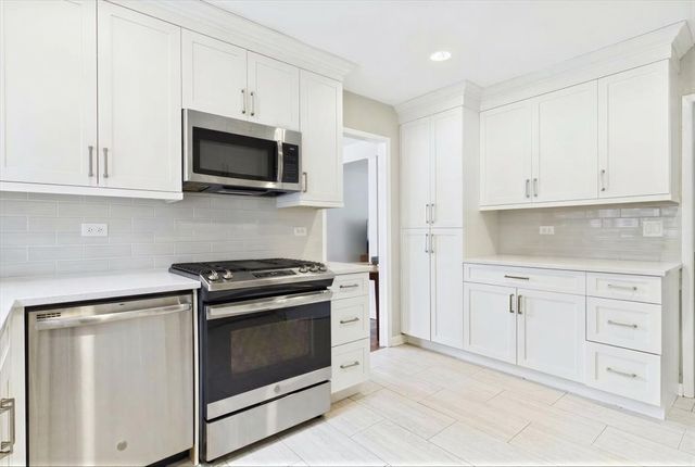 40 S Maywood Road 40, Lake Forest, IL 60045