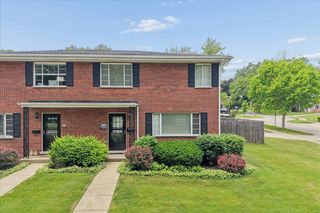 40 S Maywood Road 40, Lake Forest, IL 60045