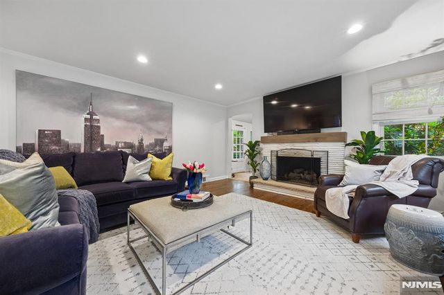 25 Grove Street, Caldwell, NJ 07006