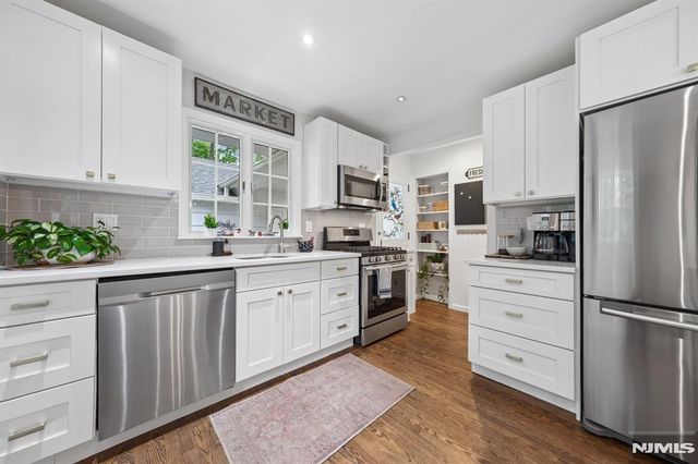 25 Grove Street, Caldwell, NJ 07006