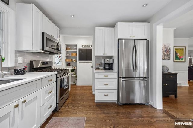 25 Grove Street, Caldwell, NJ 07006