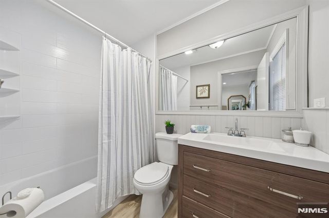 25 Grove Street, Caldwell, NJ 07006