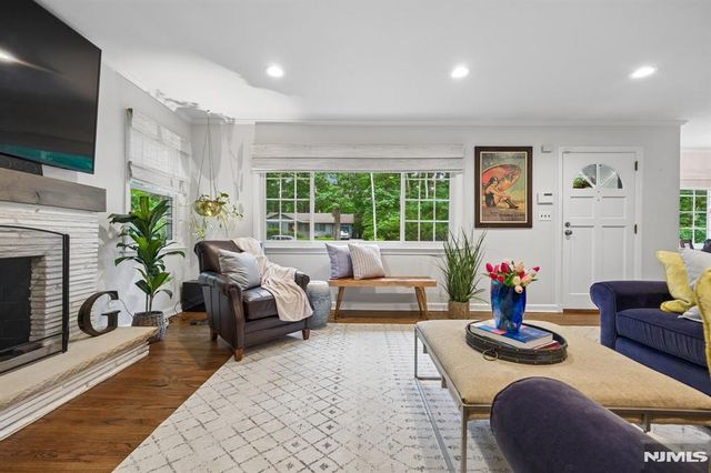 25 Grove Street, Caldwell, NJ 07006