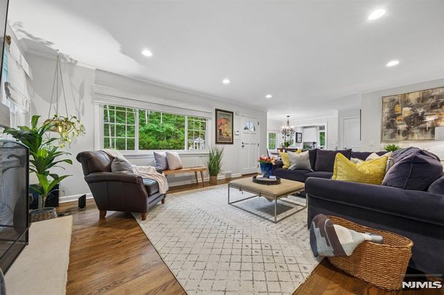 25 Grove Street, Caldwell, NJ 07006