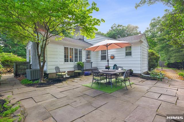 25 Grove Street, Caldwell, NJ 07006