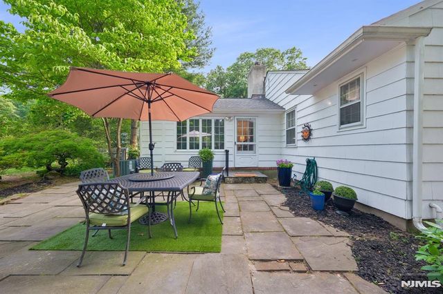 25 Grove Street, Caldwell, NJ 07006