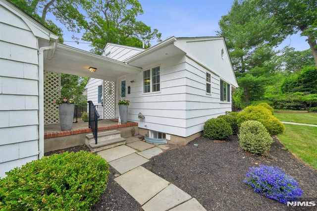 25 Grove Street, Caldwell, NJ 07006