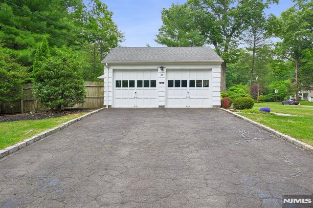 25 Grove Street, Caldwell, NJ 07006