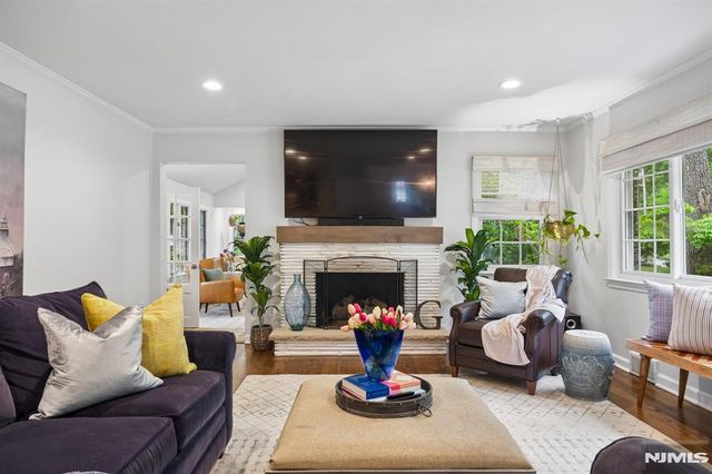 25 Grove Street, Caldwell, NJ 07006
