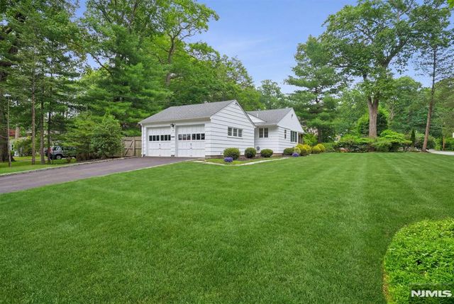 25 Grove Street, Caldwell, NJ 07006