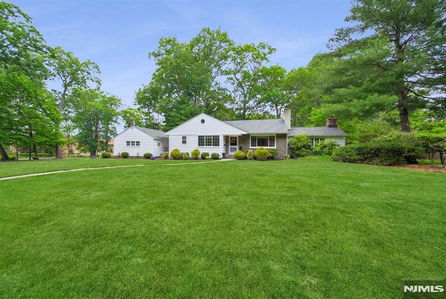 25 Grove Street, Caldwell, NJ 07006