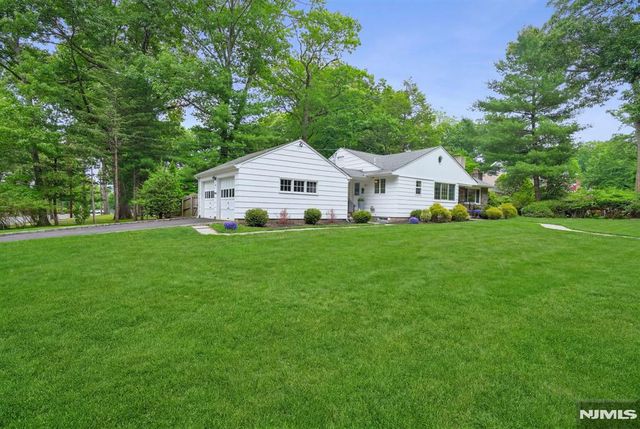 25 Grove Street, Caldwell, NJ 07006