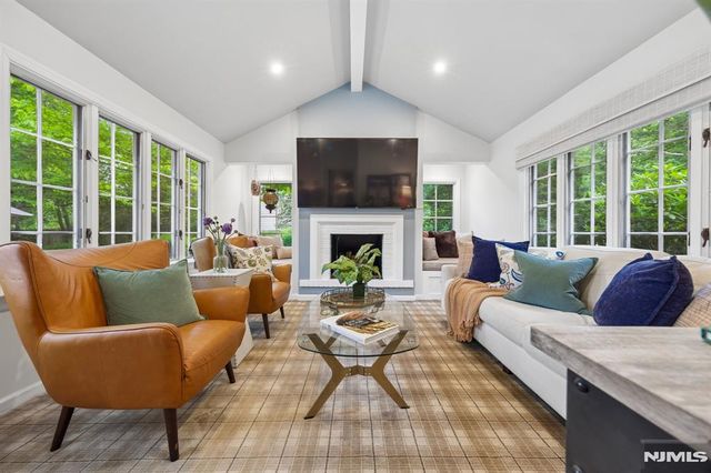 25 Grove Street, Caldwell, NJ 07006