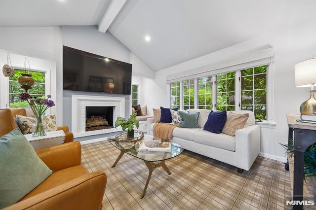 25 Grove Street, Caldwell, NJ 07006