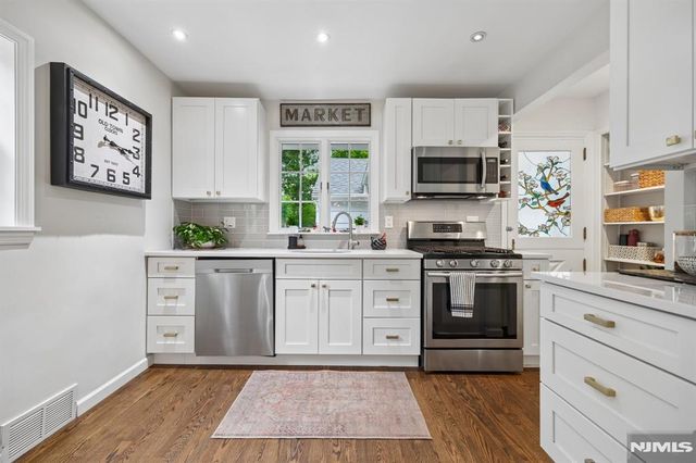 25 Grove Street, Caldwell, NJ 07006