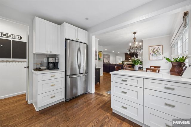 25 Grove Street, Caldwell, NJ 07006