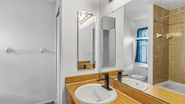 1306 BORDEN COURT, Valrico, FL 33594