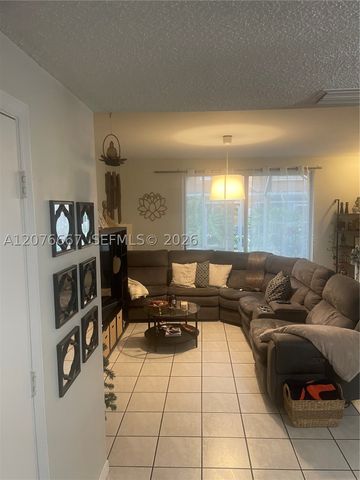 1522 Barcelona Way 5-20, Weston, FL 33327