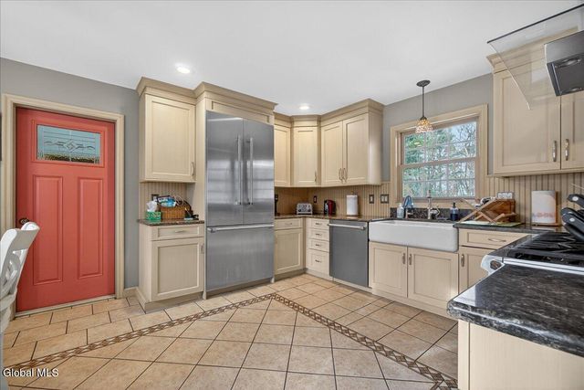 531 Delaware Avenue, Bethlehem, NY 12054