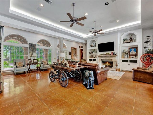 2102 Brentwood Drive, Lufkin, TX 75901