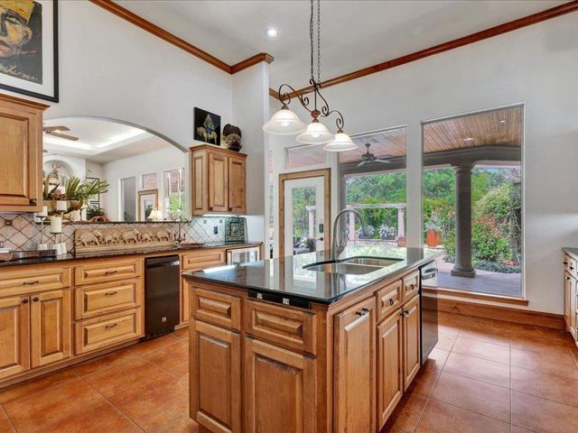 2102 Brentwood Drive, Lufkin, TX 75901