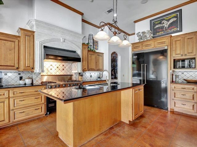 2102 Brentwood Drive, Lufkin, TX 75901