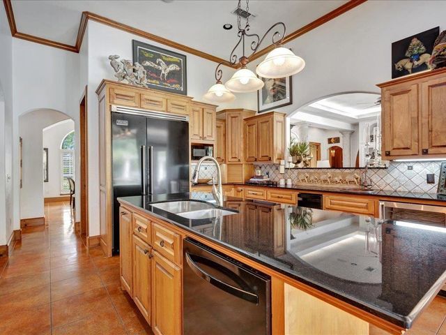 2102 Brentwood Drive, Lufkin, TX 75901