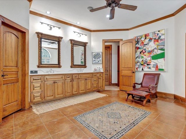 2102 Brentwood Drive, Lufkin, TX 75901