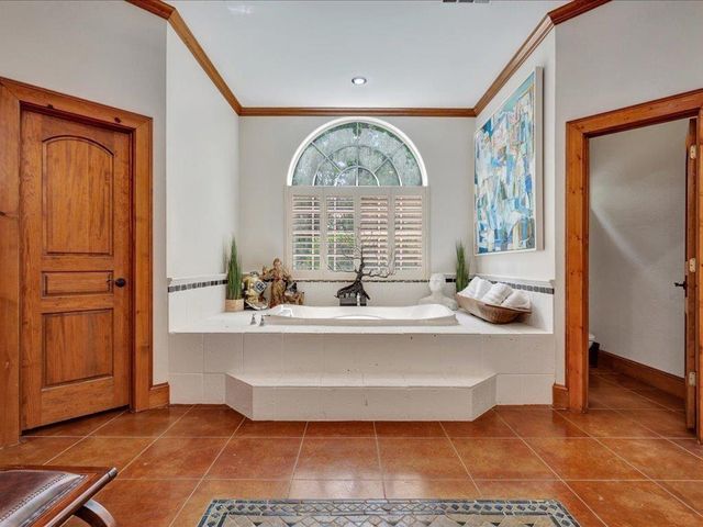 2102 Brentwood Drive, Lufkin, TX 75901