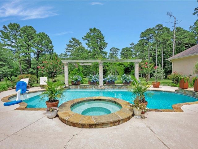 2102 Brentwood Drive, Lufkin, TX 75901