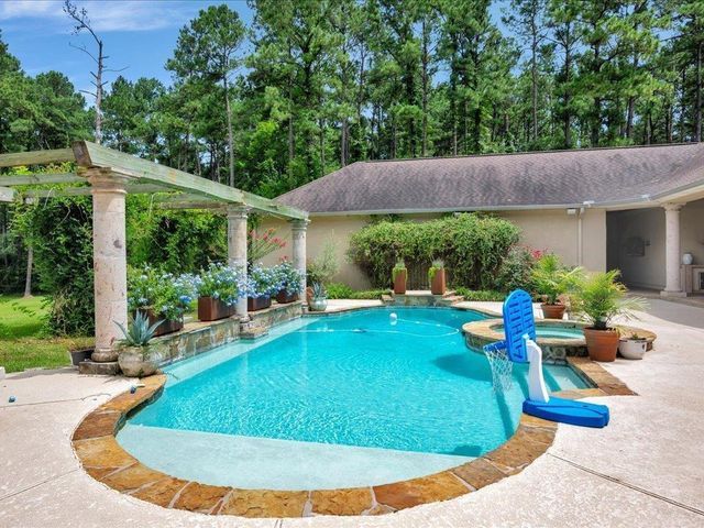2102 Brentwood Drive, Lufkin, TX 75901