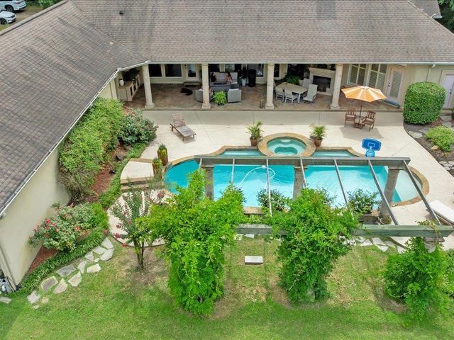2102 Brentwood Drive, Lufkin, TX 75901