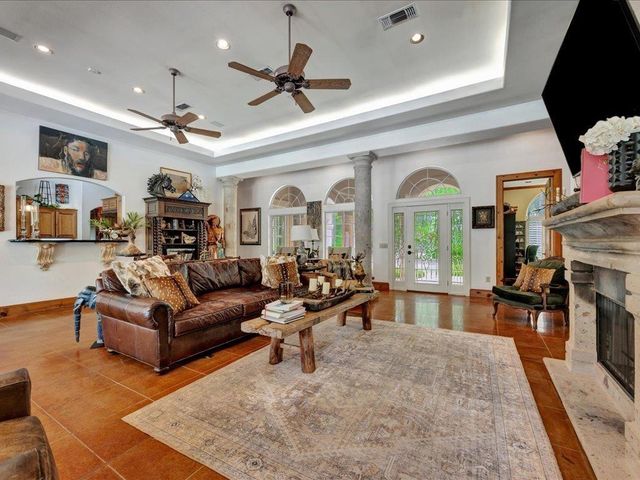 2102 Brentwood Drive, Lufkin, TX 75901