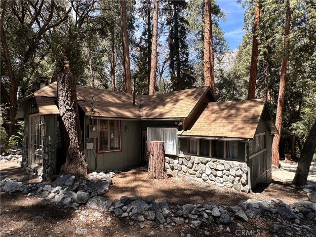 40180 Valley Of The Falls Drive, Forest Falls, CA 92339