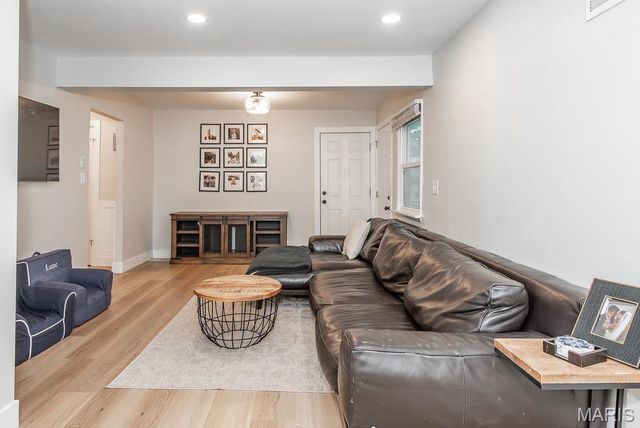 729 Wingan Lane, St Louis, MO 63125