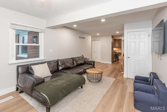 729 Wingan Lane, St Louis, MO 63125