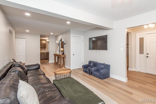 729 Wingan Lane, St Louis, MO 63125