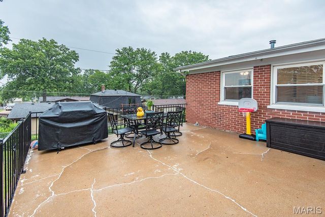 729 Wingan Lane, St Louis, MO 63125