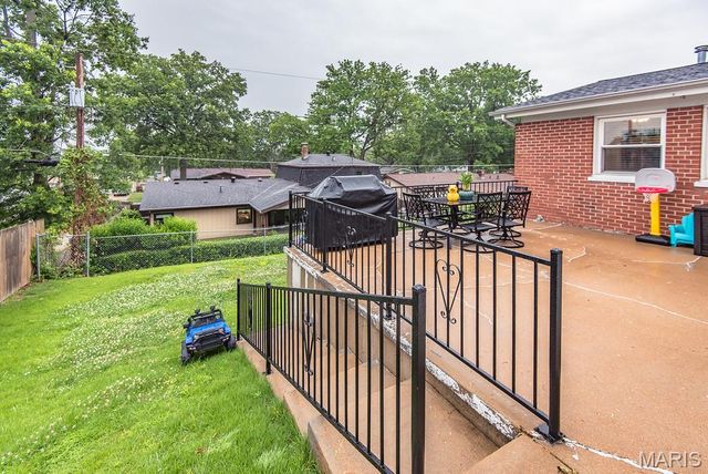 729 Wingan Lane, St Louis, MO 63125