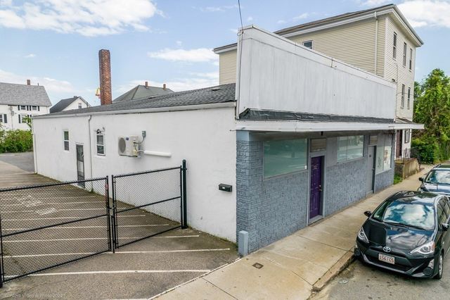 152 Belleville Ave, New Bedford, MA 02746