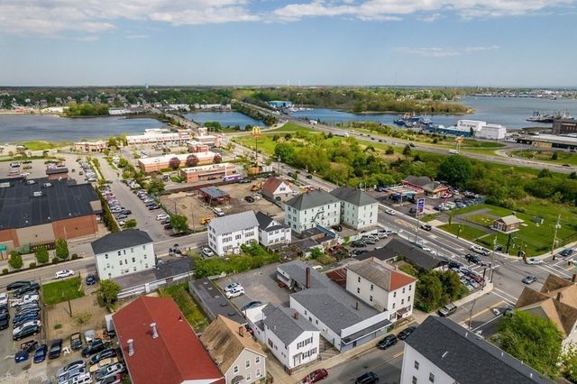 152 Belleville Ave, New Bedford, MA 02746