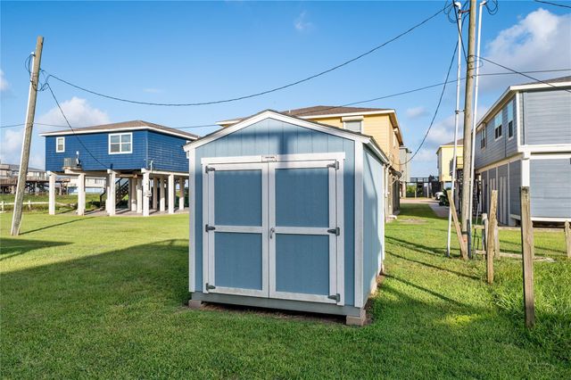 1426 Bluewater Highway, Surfside Beach, TX 77541