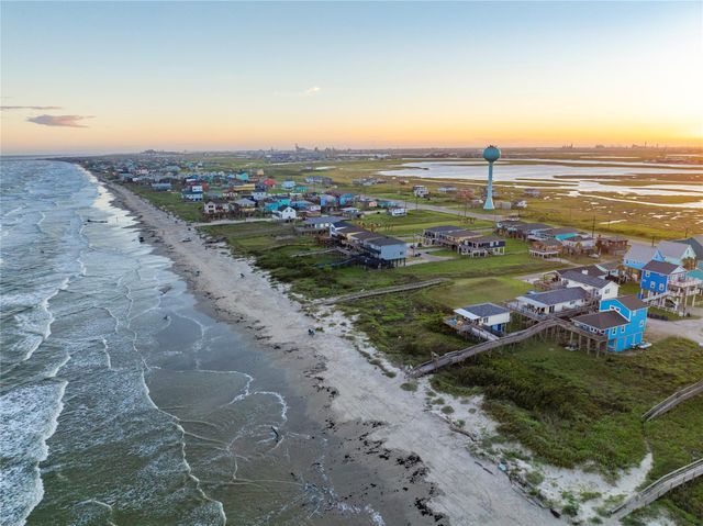 1426 Bluewater Highway, Surfside Beach, TX 77541
