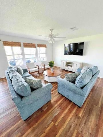 1426 Bluewater Highway, Surfside Beach, TX 77541