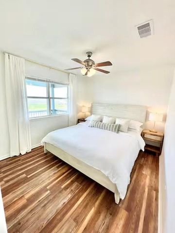 1426 Bluewater Highway, Surfside Beach, TX 77541
